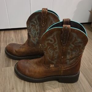 Women's Justin Boots Size 9.